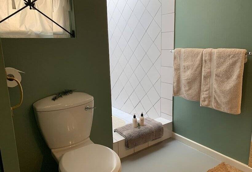 غرفة سوبيريور, Frogs Hill