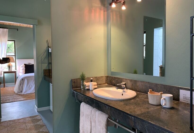 غرفة سوبيريور, Frogs Hill