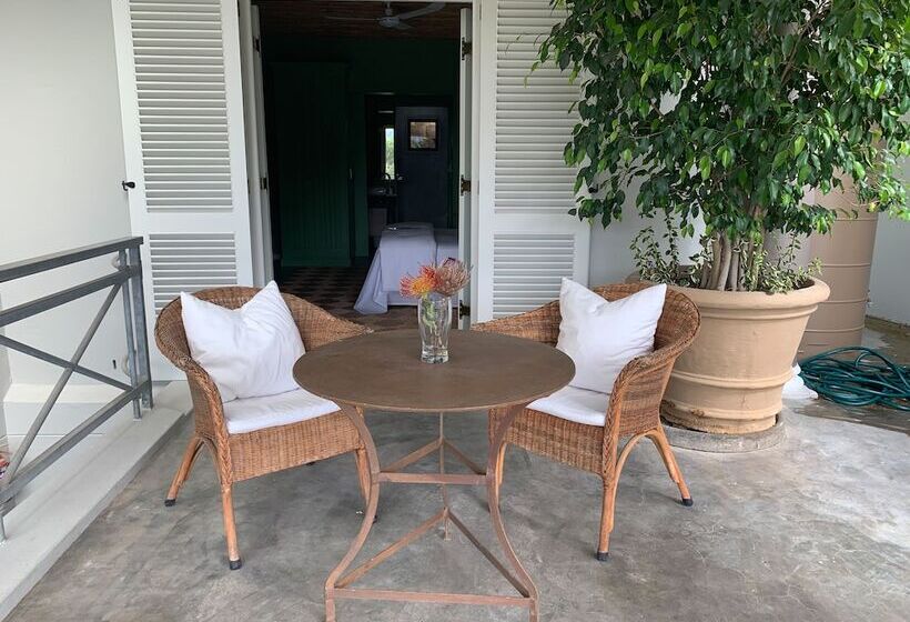 غرفة سوبيريور, Frogs Hill