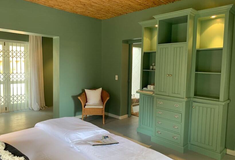 غرفة سوبيريور, Frogs Hill