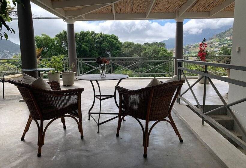 غرفة سوبيريور, Frogs Hill