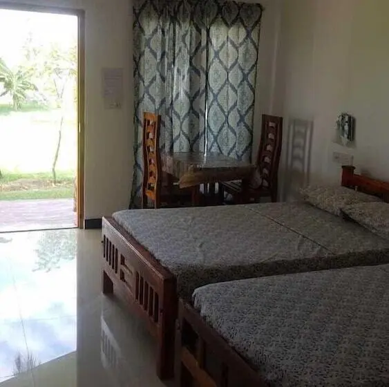 Comfort Kolmen Hengen Huone, Jeys Place