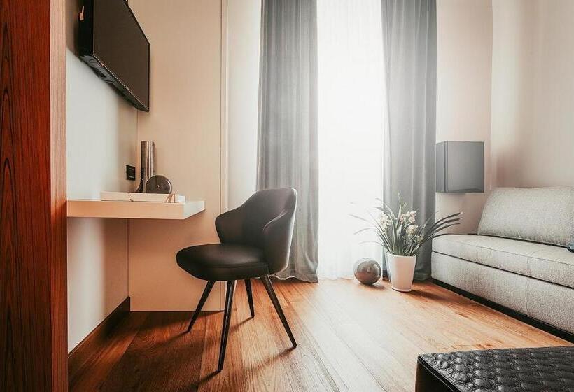 Suite, Baca Suites, Restaurant & Bar