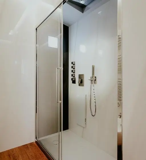 سوییت جونیور, Baca Suites, Restaurant & Bar
