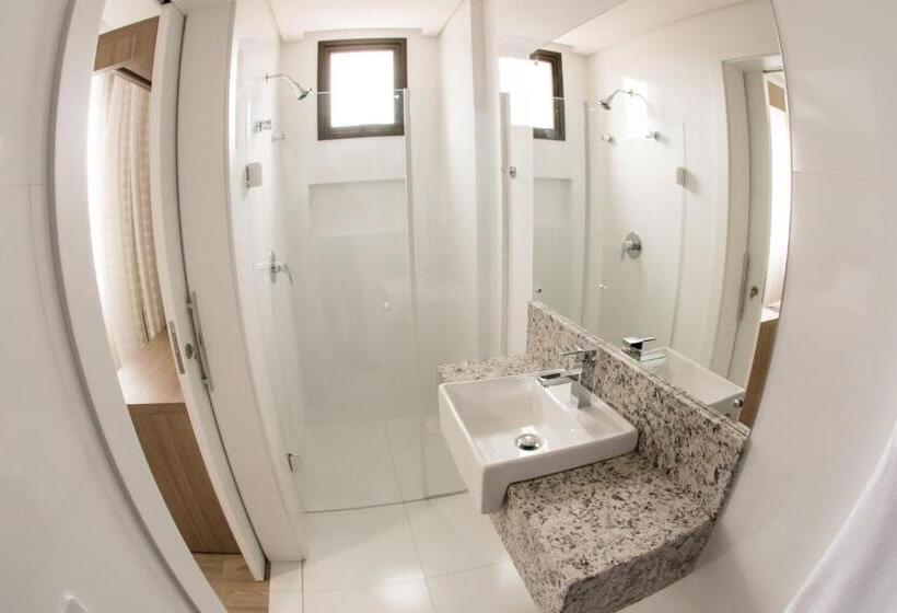 غرفة قياسية ثلاثية, Laranjeiras Palace