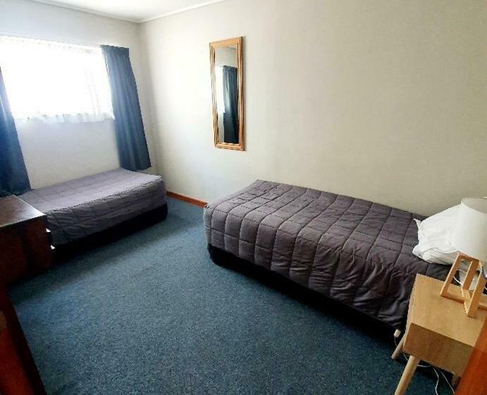 سوئیت 2 خوابه, Chanel Court Motel