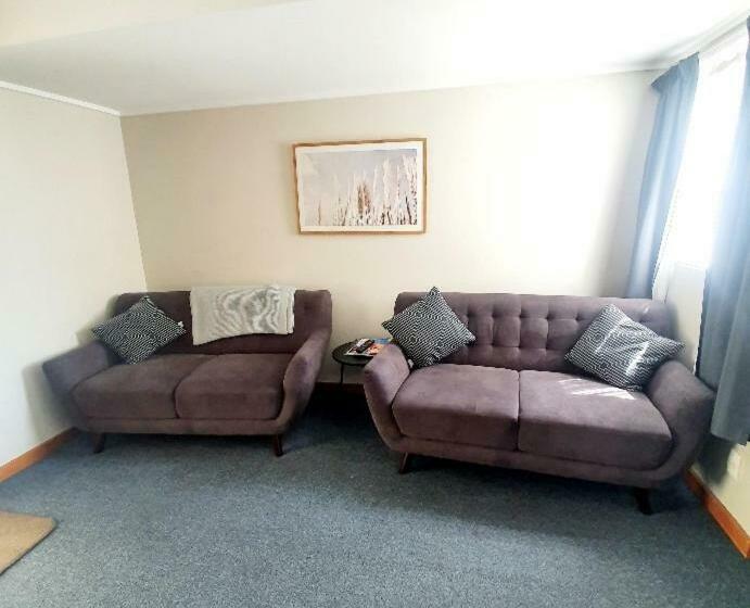 سوئیت 2 خوابه, Chanel Court Motel