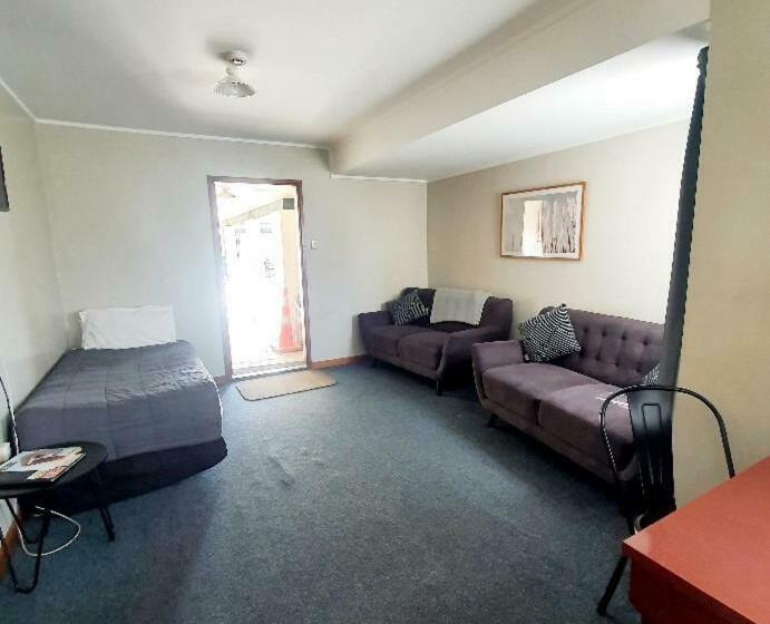 סוויטת 2 חדרי שינה, Chanel Court Motel