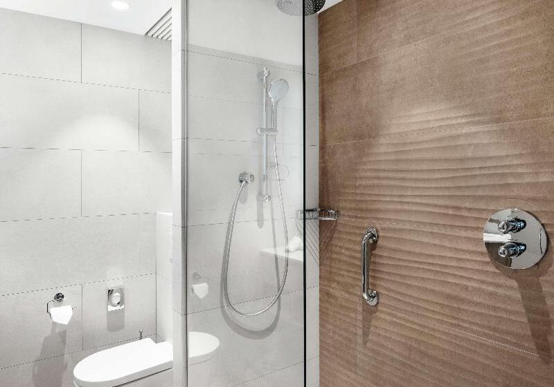 اتاق لوکس با تخت بزرگ, Hilton Garden Inn Vilnius City Centre