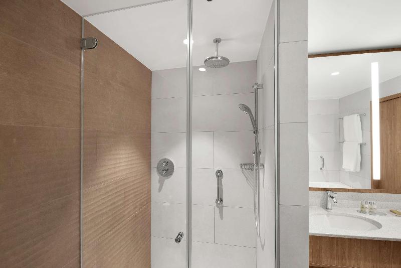 اتاق لوکس با تخت بزرگ, Hilton Garden Inn Vilnius City Centre