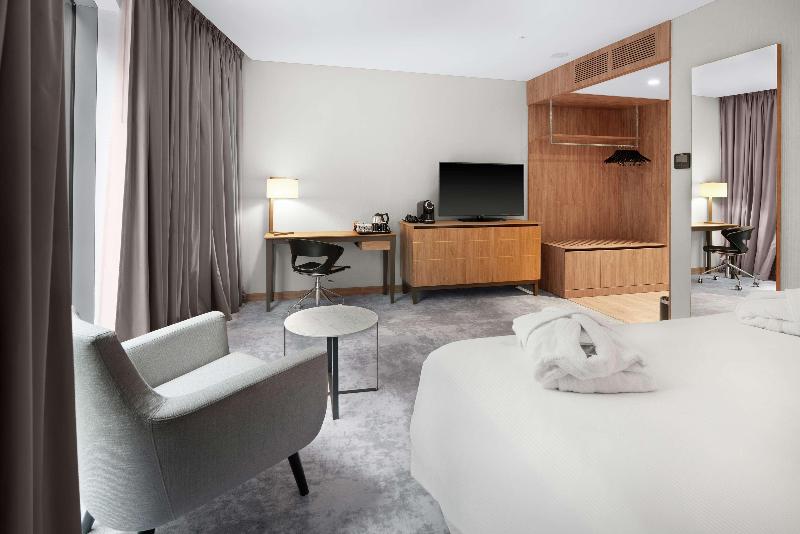 Deluxe Room King Size Bed, Hilton Garden Inn Vilnius City Centre