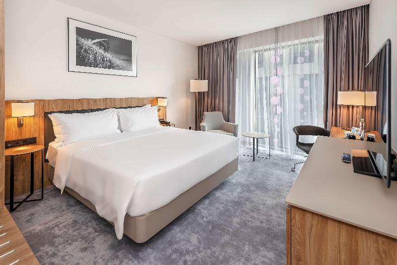 Standard Room King Size Bed, Hilton Garden Inn Vilnius City Centre