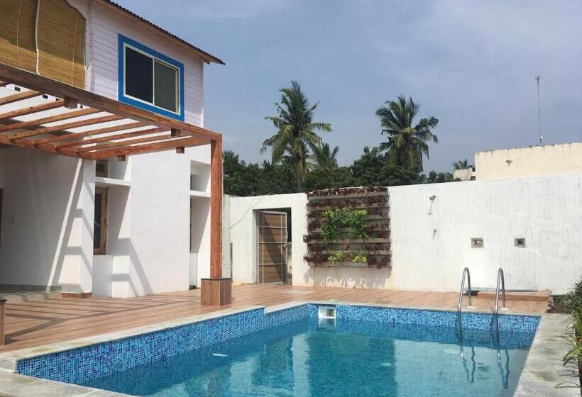 וילה עם חדר שינה אחד ובריכת שחיה, Bleu & Blanc