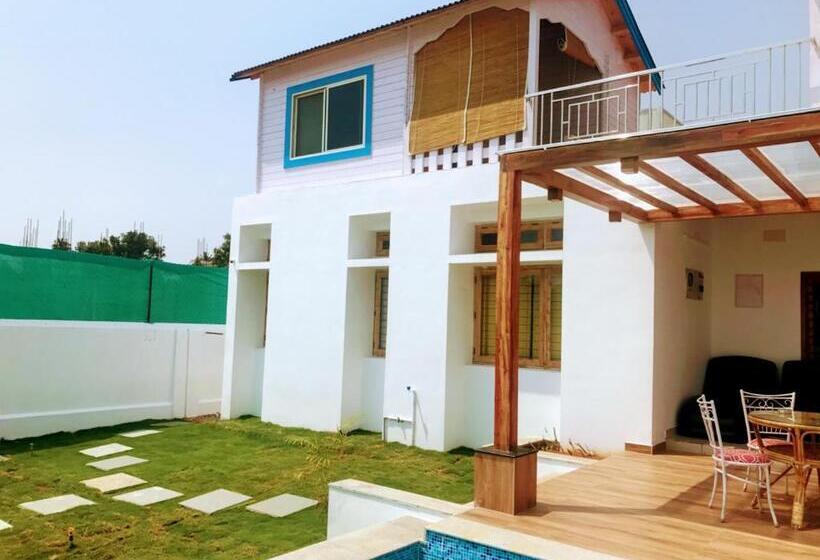 וילה עם חדר שינה אחד ובריכת שחיה, Bleu & Blanc