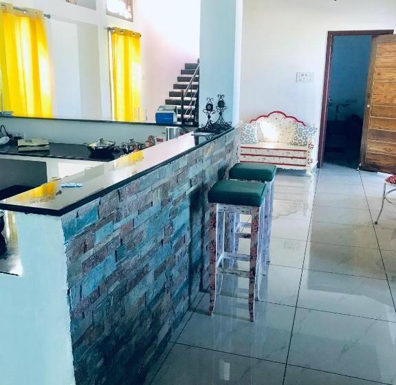 וילה עם חדר שינה אחד ובריכת שחיה, Bleu & Blanc