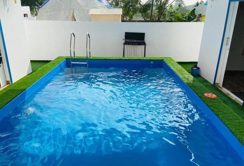 חדר סטנדרט נוף לבריכה, Bleu & Blanc