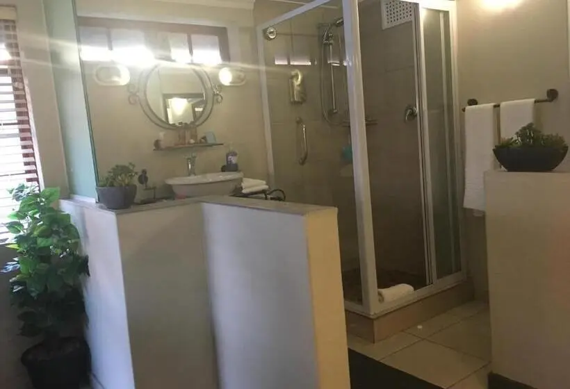 Standard-studio Allasnäkymä, The Travel Inn Durban