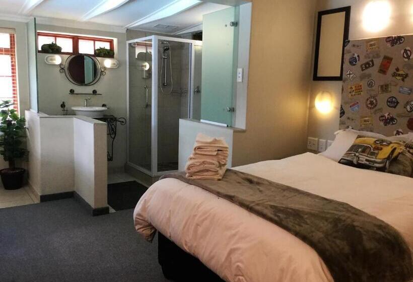 스탠다드 스튜디오 풀장 전망, The Travel Inn Durban
