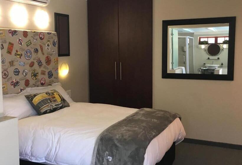 스탠다드 스튜디오 풀장 전망, The Travel Inn Durban