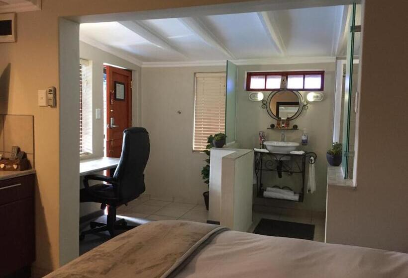 스탠다드 스튜디오 풀장 전망, The Travel Inn Durban