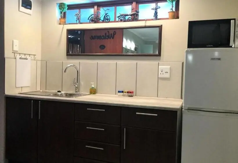 Deluxe-studio, The Travel Inn Durban