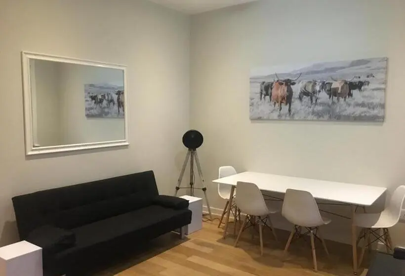 Perhehuone, The Travel Inn Durban