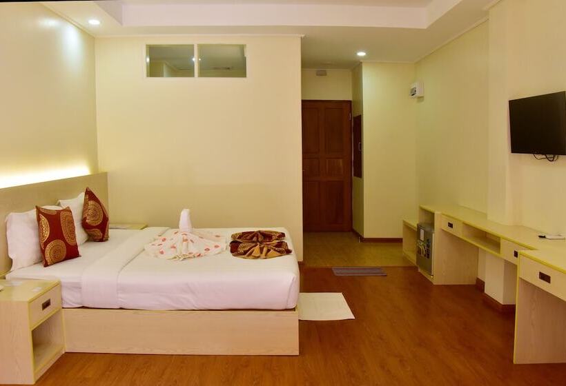 اتاق سوپریور, Mya Yar Pin