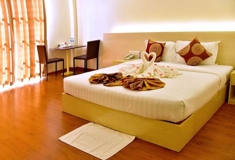 اتاق سوپریور, Mya Yar Pin