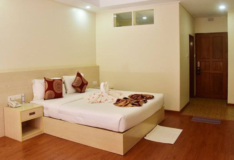 اتاق سوپریور, Mya Yar Pin