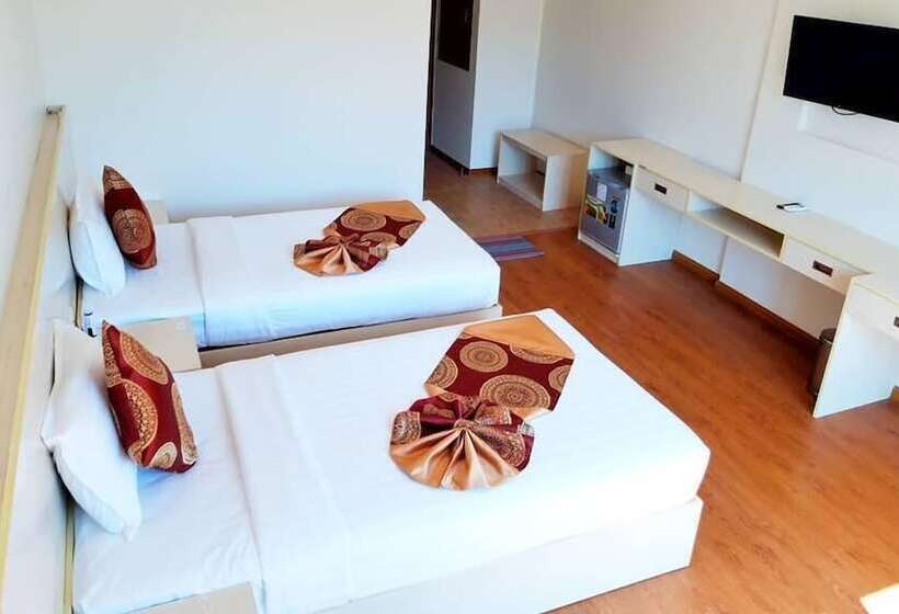 اتاق سوپریور, Mya Yar Pin