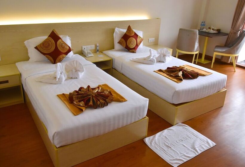 اتاق سوپریور, Mya Yar Pin