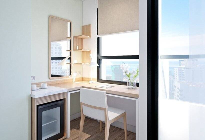 اتاق لوکس با چشم‌انداز دریا, Royal Hpm