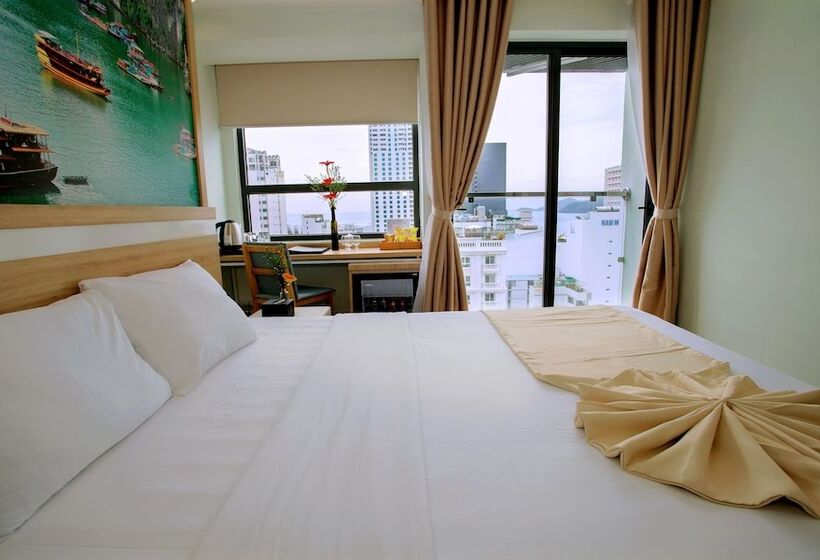 اتاق لوکس با چشم‌انداز دریا, Royal Hpm