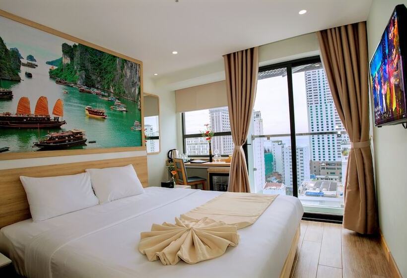 اتاق لوکس با چشم‌انداز دریا, Royal Hpm