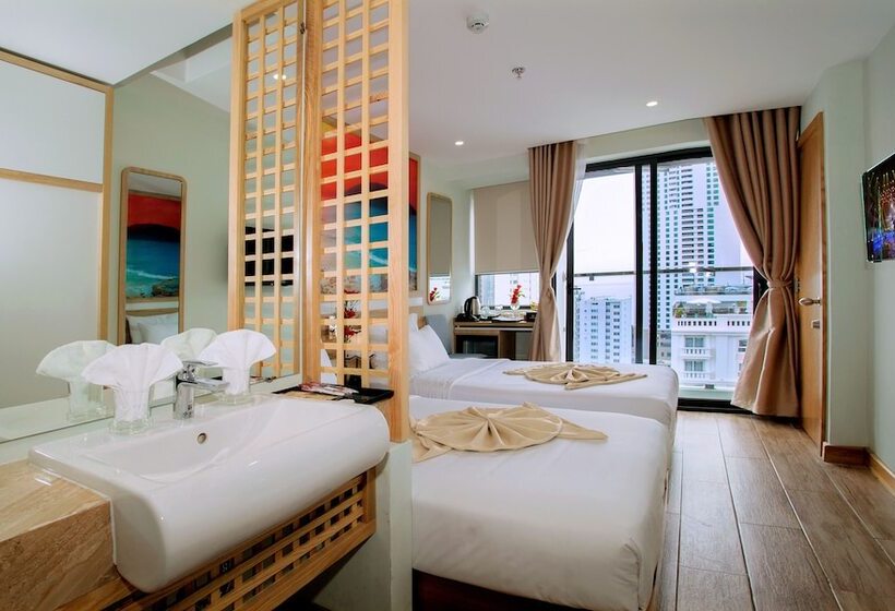 اتاق لوکس با چشم‌انداز دریا, Royal Hpm