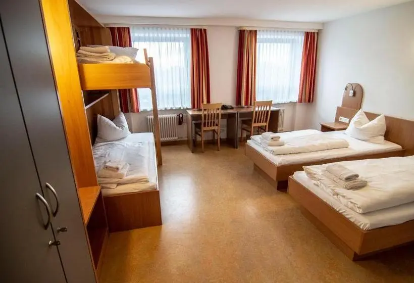 バスルーム共有のトリプルスタンダード, Ausbildungshotel St. Theresia
