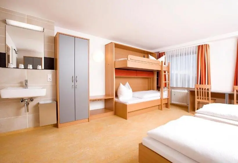 バスルーム共有のトリプルスタンダード, Ausbildungshotel St. Theresia