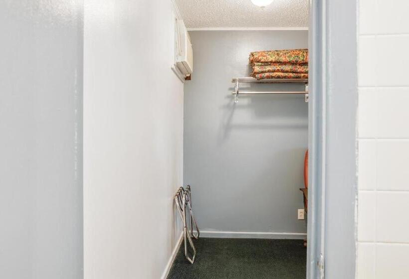 غرفه قياسيه سريرين مزدوجين, Super 7 Inn