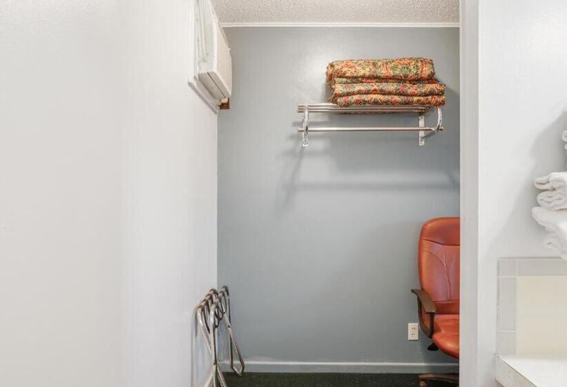 غرفه قياسيه سريرين مزدوجين, Super 7 Inn