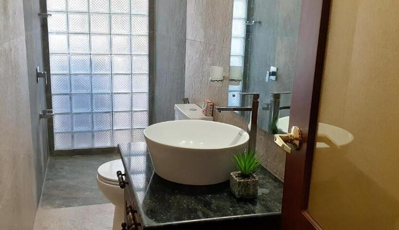 스탠다드 룸 킹사이즈 침대, Castle Colombo