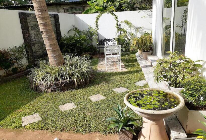 디럭스 스위트 킹 침대, Castle Colombo