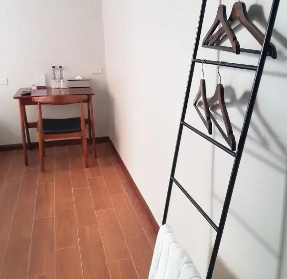 اتاق لوکس با تخت بزرگ, A Day Inn Ranong Hostel