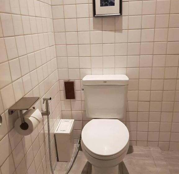 غرفة ديلوكس سرير كينج, A Day Inn Ranong Hostel