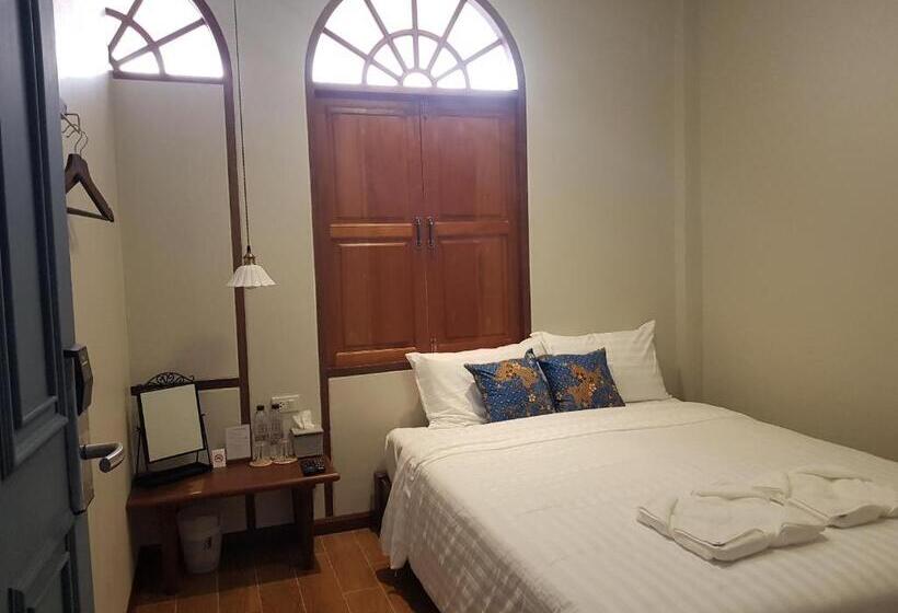 غرفة قياسية حمام مشترك, A Day Inn Ranong Hostel