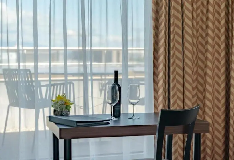 Suite with Terrace, Nash Suites Airport