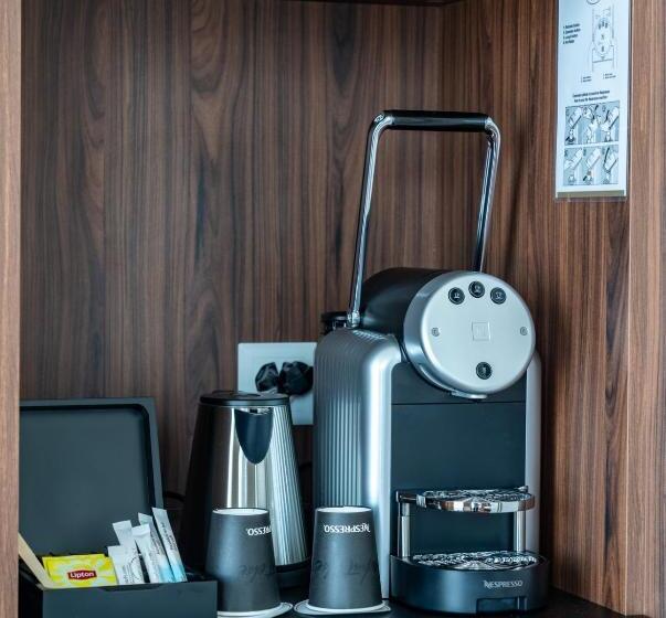 Suite with Terrace, Nash Suites Airport