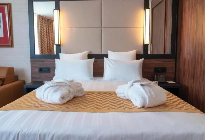 Suite with Terrace, Nash Suites Airport