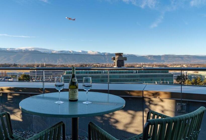 Suite with Terrace, Nash Suites Airport
