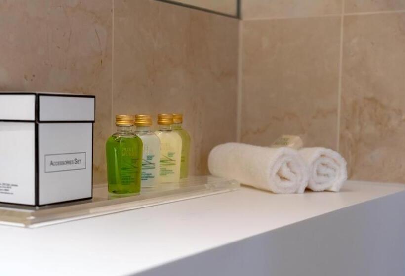 Suite with Terrace, Nash Suites Airport