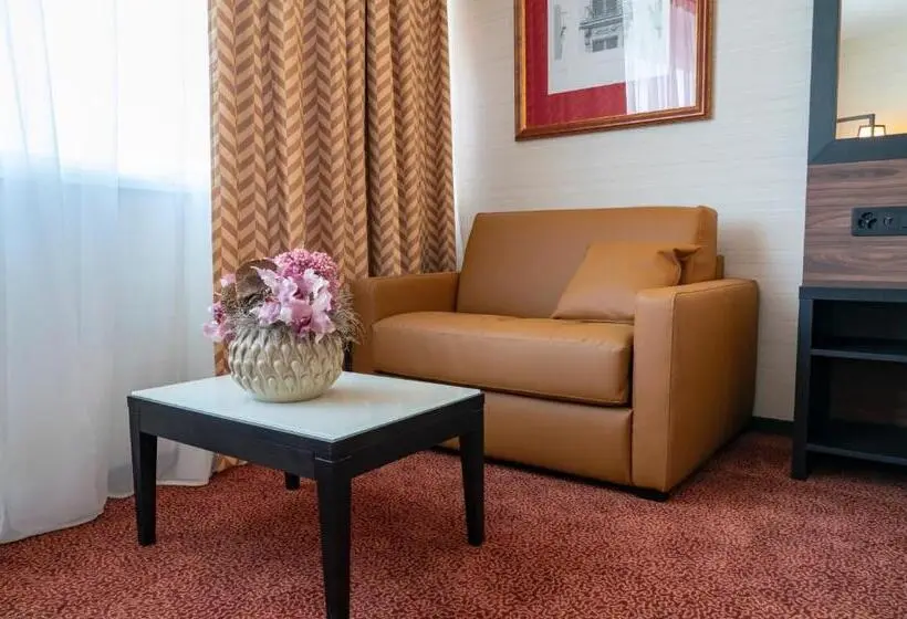سوییت سوپریور, Nash Suites Airport